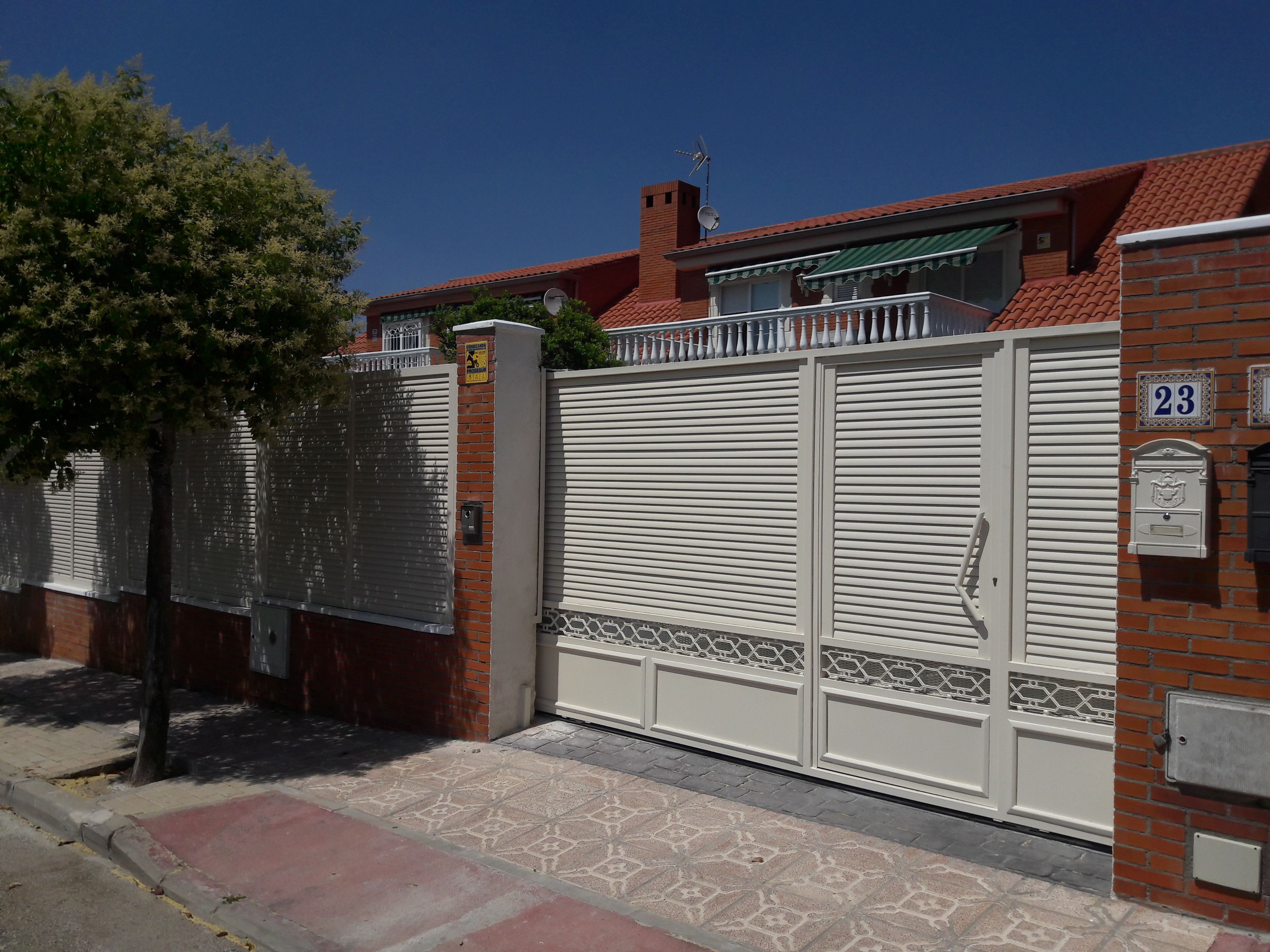 Puerta y valla