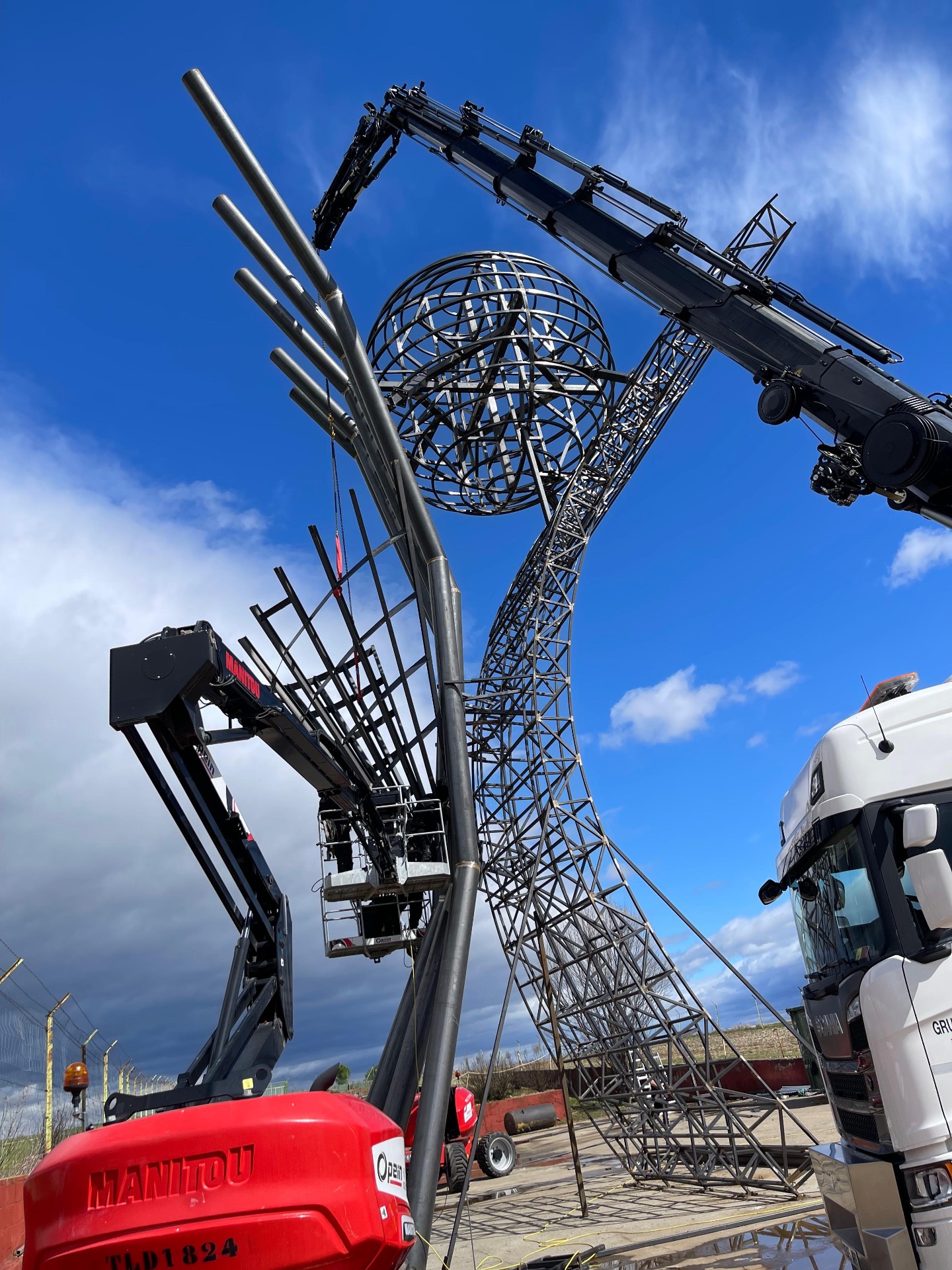 FM Cerrajería Industrial — Monumento Senegal, estructura metálica de gran formato